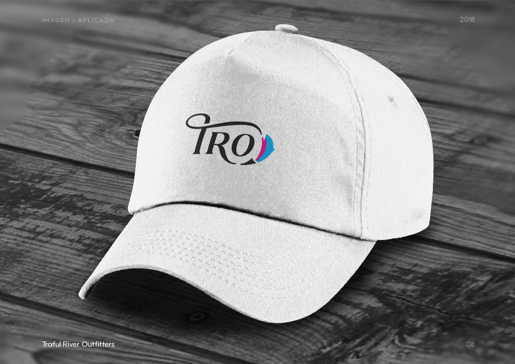 TRO: Traful River Outfitters, aplicación del logotipo en gorra.