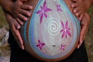 Pintura corporal embarazada